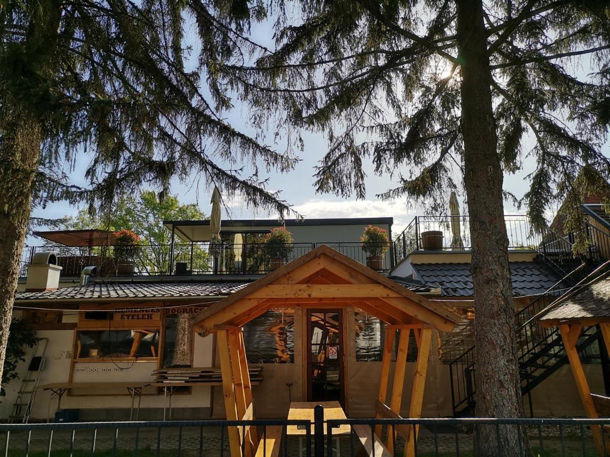 Bed and Breakfast No Stress Panzió-Pizzéria-Sporttábor Harkány Exterior foto